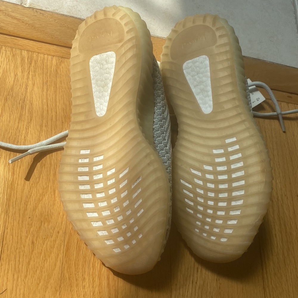 Yeezy Boost 350 V2 - Picture 6 of 10